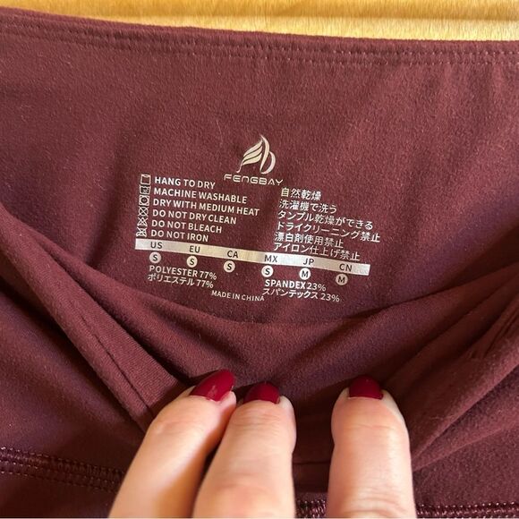 FENGBAY Women’s Maroon Leggings with Side Pockets, Size Small - Picture 3 of 5
